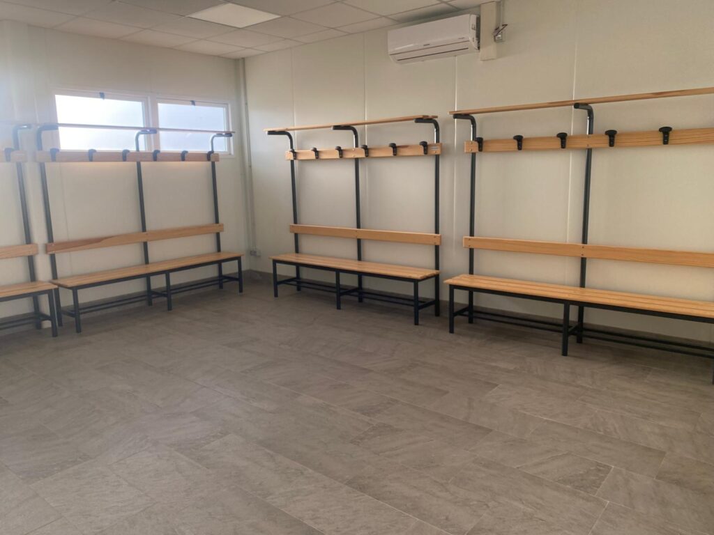 Interno spogliatoio prefabbricato